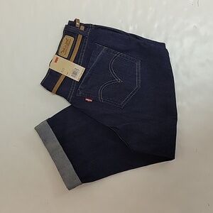 NWT dark wash 515 Levi's capri with belt. Sz 6